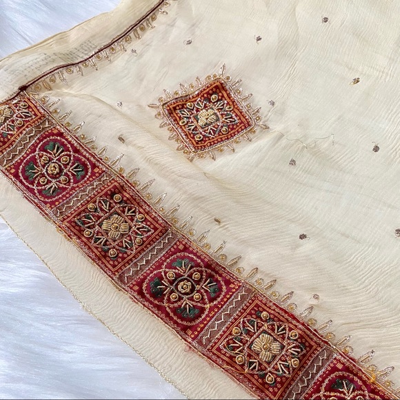 Vintage embroidered Indian scarf - Picture 5 of 5